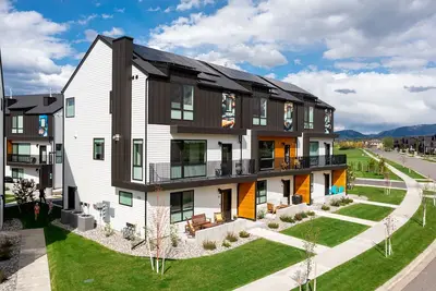 Image de Peak View Townhome - Modern Townhome with Amazing Views, 30 Night Minimum