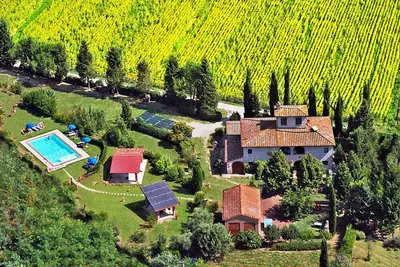 Image de Dans une maison de campagne asciente au coeur de la Toscane, parfaite pour famil