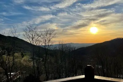 Image de Cozy round house with serene mountain view