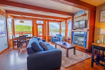 Image de Safe Harbour | Downtown King Bed + Inlet View