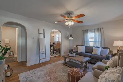 Image de Lodge on Landess is a quaint two bedroom home that caters to your lodging comforts