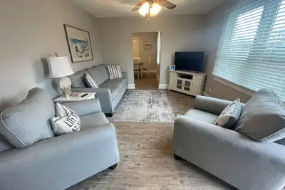 Image de Cozy Coastal Cottage Steps from Ocean