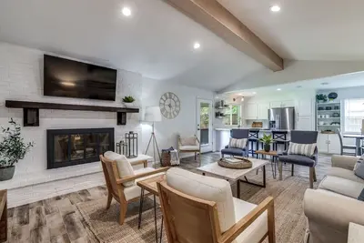 Image de Newly Renovated! - Charming Chaparral