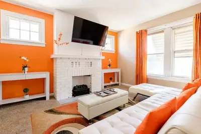 Image de Sunstone Retreat: Inviting 2br Upper Unit | Laundry & Parking •9 Min To Downtown