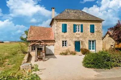 Image de Maison de vacances avec piscine Ă Coubjours