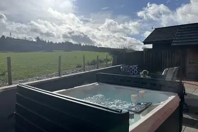 Image de Austin Lodge 5 - Dumfries, private Hot Tub, Smart TVs, wifi, beautiful views