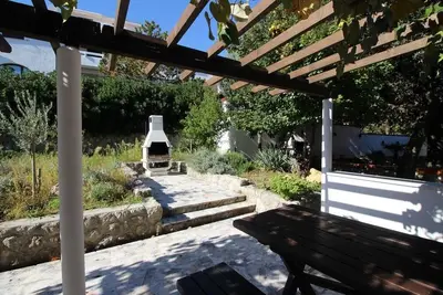 Image de Appartement de vacances Baška pour 1 - 4 personnes avec 1 chambre à coucher - Maison de vacances