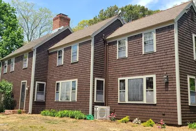 Image de Large Family Home 500 Yards From Herring Pond