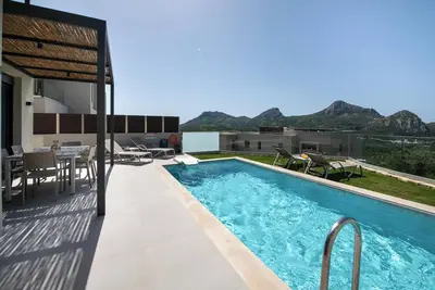 Porti Iraklis 2 - A Stylish Eco Villa near beaches