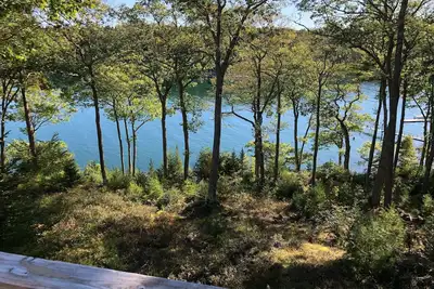 Image de Quiet waterfront serenity awaits!