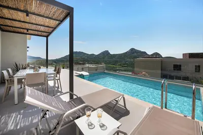 Porti Iraklis 4 - A Stylish Eco Villa near beaches
