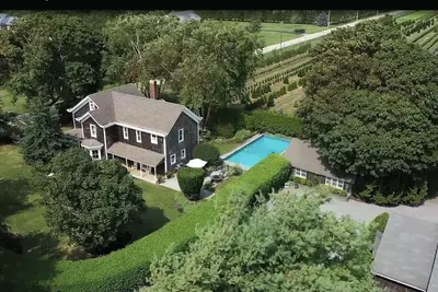 Image de 100 year old farmhouse with four bedrooms in the pool