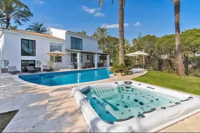 Image de Stunning and modern Villa In Marbella / Puerto Banus