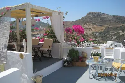 The Lalare cottages: Enjoy superb hospitality in a traditional skyrian home
