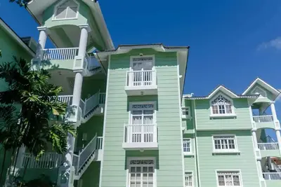 Image de 2bd guest-friendly apartment on sandy beach, near shops&restaurants!