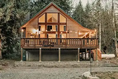02gs - Hot Tub - WiFi - D/W - W/D - Sleeps 8 by RedAwning
