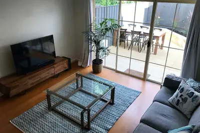 Image de Adelaide | 3br Norwood Townhouse | Fringe Stay + Wi-Fi + Parking + Smart Tv | Walk Everywhere
