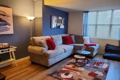 Image de Downtown/King Bed/Pool/Gym/Parking/Long Term Disc