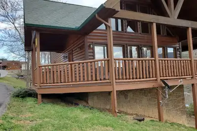 Image de Luxury Cabin Nestled in the Mountains! Enjoy Winter and Spring in the Smokies!