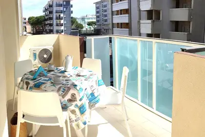 Image de brand-new two-room apartment 50 m from the beach