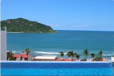 Image de Condo on Golden Zone with Beach View
