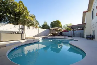 Image de Spacious house, pool heater, hot tub, billiards