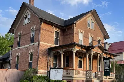 Image de Historic home on the Mississippi River; Families and friends gather here