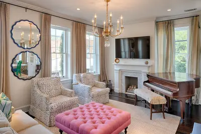 Image de Exquisite Designer Estate on Charlton near Forsyth by Lucky Savannah