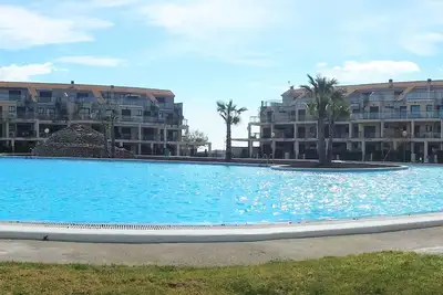 Image de Apartment In Residential Golf Mar