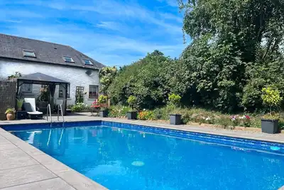 Image de Beautiful Large Country Barn Conversion Hot Tub, Pool, Bbq Hut, Large Grounds