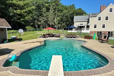 Image de Private, 6 Bedroom 4 Bath Lake Wallenpaupack Inground Pool Home