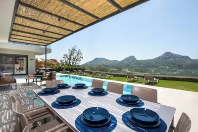 Aphrodite 3 - A Stylish Eco Villa near beaches