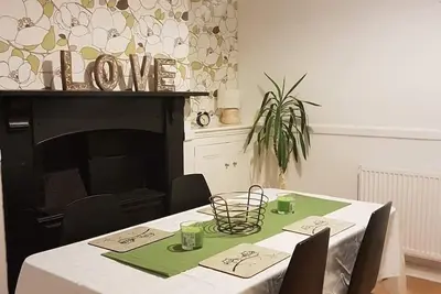 Image de Cosy cottage in the city centre. Parking free.