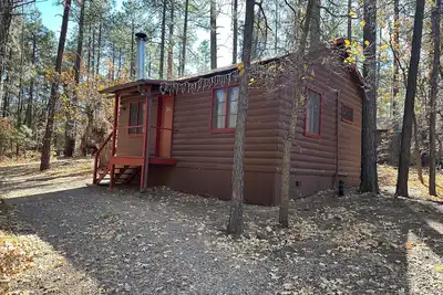 Image de Whispering Pines Resort- Cabin #3 (Highway Front)