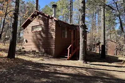 Image de Whispering Pines Resort- Cabin #2 (Highway Front)