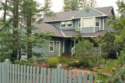 Image de Whispering Pines - Victorian House