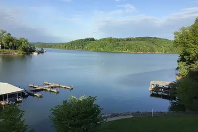 Image de Idyllic Lake Front Condo for perfect peace & happiness