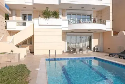 Image de Villa with pool and magnificent ocean views half mile from sandy beach