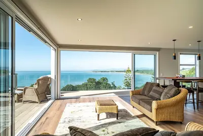 Image de Immaculate Modern House with Stunning Ocean Views. Perfect for Friends & Couples
