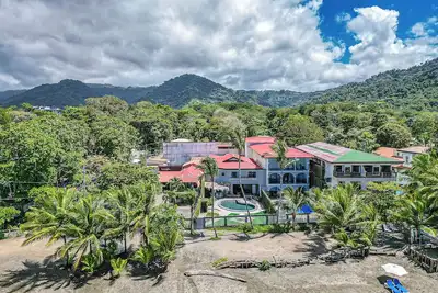 Image de 2 Beachfront Villas, 25 bedrooms, Bachelor Party Paradise