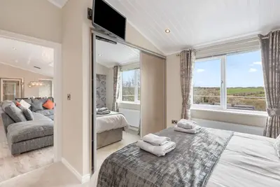 Image de Valley View - Luxury Lodge, Hot Tub, Walk to Beach