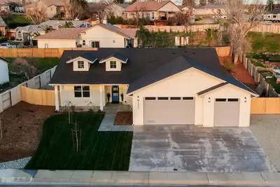 Image de **New Luxury 4Bdrm Home / Adventure Base Camp**