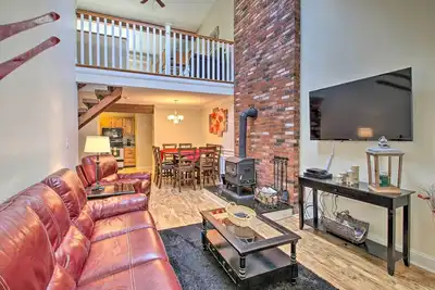 Image de Penthouse Ski Unit ~ 1 Mi to Attitash Mountain!