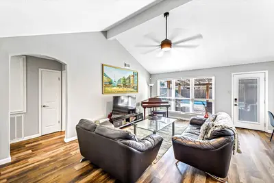 Image de Modern house with large private pool in Sugar Land area