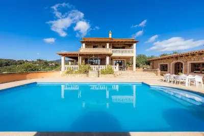 Image de Maison de vacances Turo Golf avec vue sur la mer, Wi-Fi, piscine et jardin.