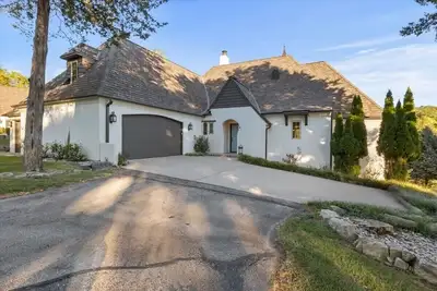 Image de Enjoy views of Old Kinderhook 14th green, in 4 bedroom king bed - 6 bath home