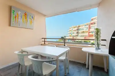 Image de T3 climatisé avec piscine et vue sur mer