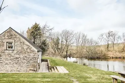 Image de Penuwch Boathouse, Cosy rural cottage for families with heated indoor pool