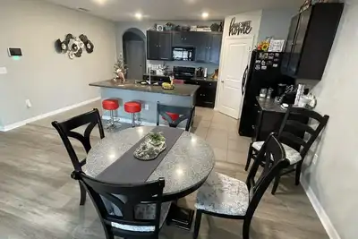 Image de Entire home in new, centrally located community!