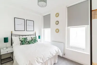 Image de Stylish apartment in the ♥ of Teignmouth w/lift